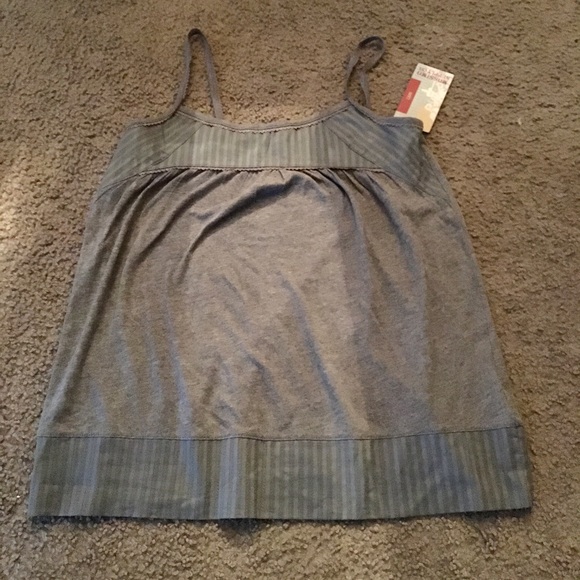 2 Women’s Tank Tops - small/medium - Picture 5 of 9